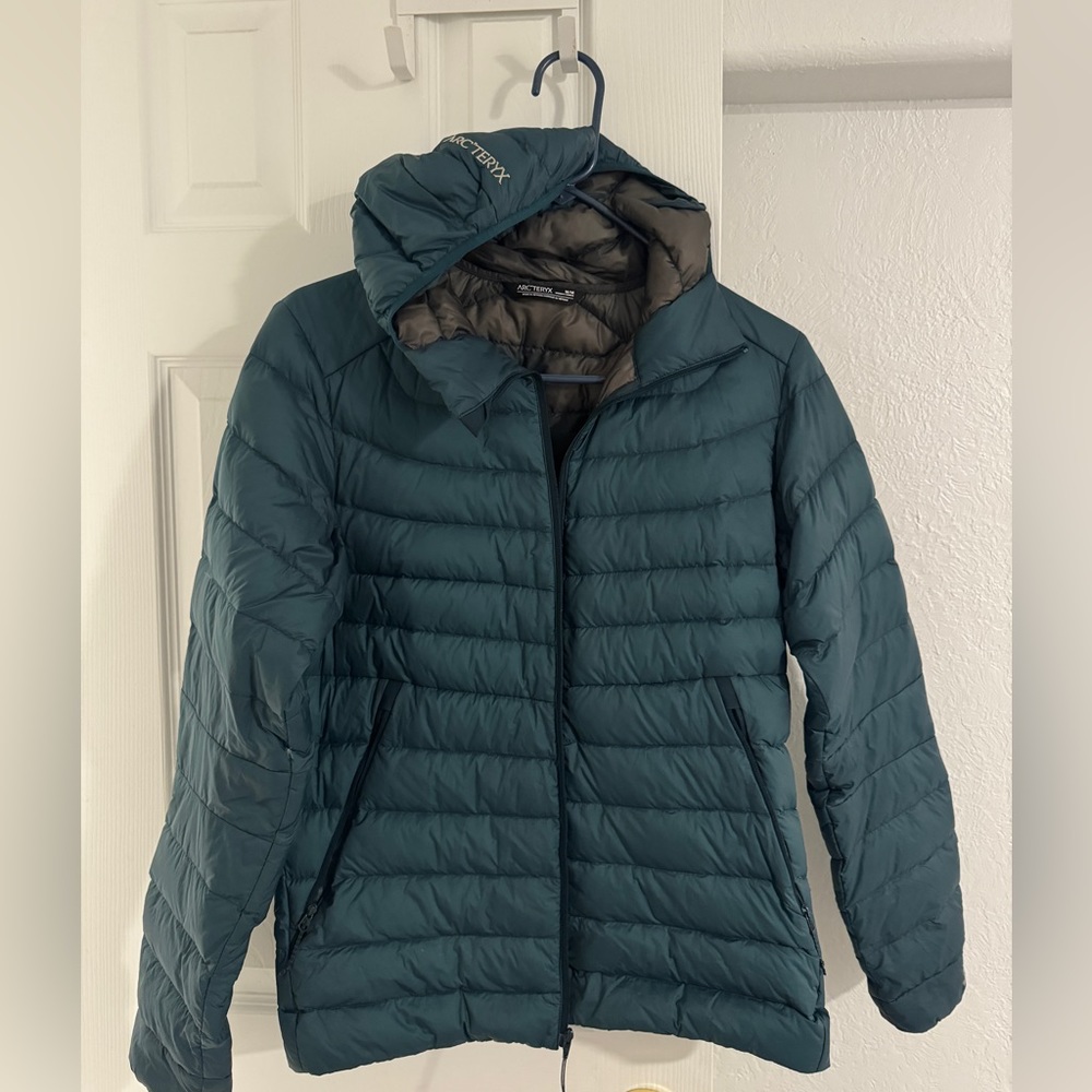 Arc’Teryx Women’s Green Puffer Jacket Authentic